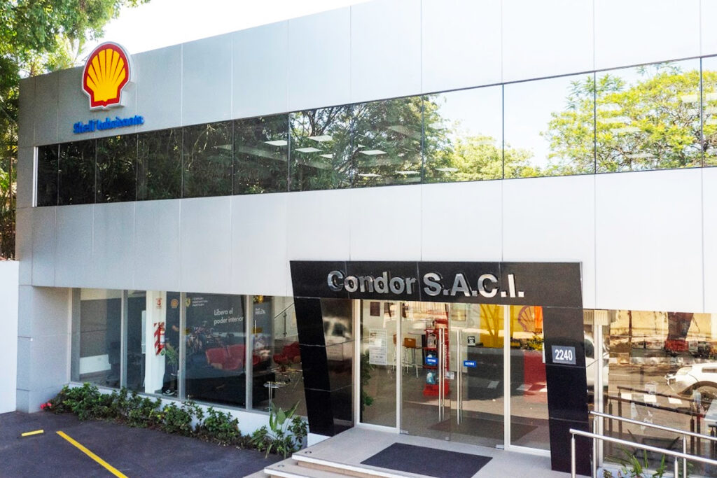 Fachada de la sede central de Condor S.A.C.I. en Asunción, Paraguay, representante exclusivo de Shell Lubricants Fachada de la sede central de Condor S.A.C.I. en Asunción, Paraguay, representante exclusivo de Shell Lubricants.